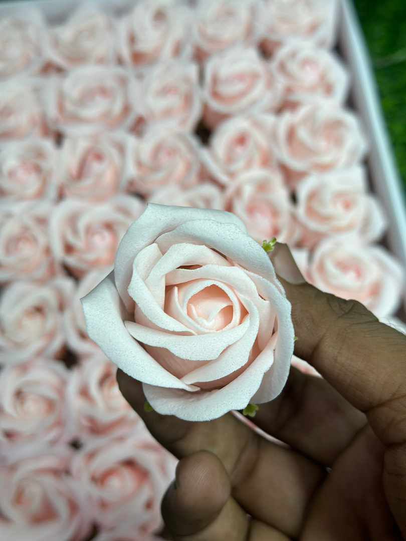 IMPORTED SCENTED ROSES FLOWER 50pcs Gift Box Rose Soap Flowers Head Foam Soap Roses in Box