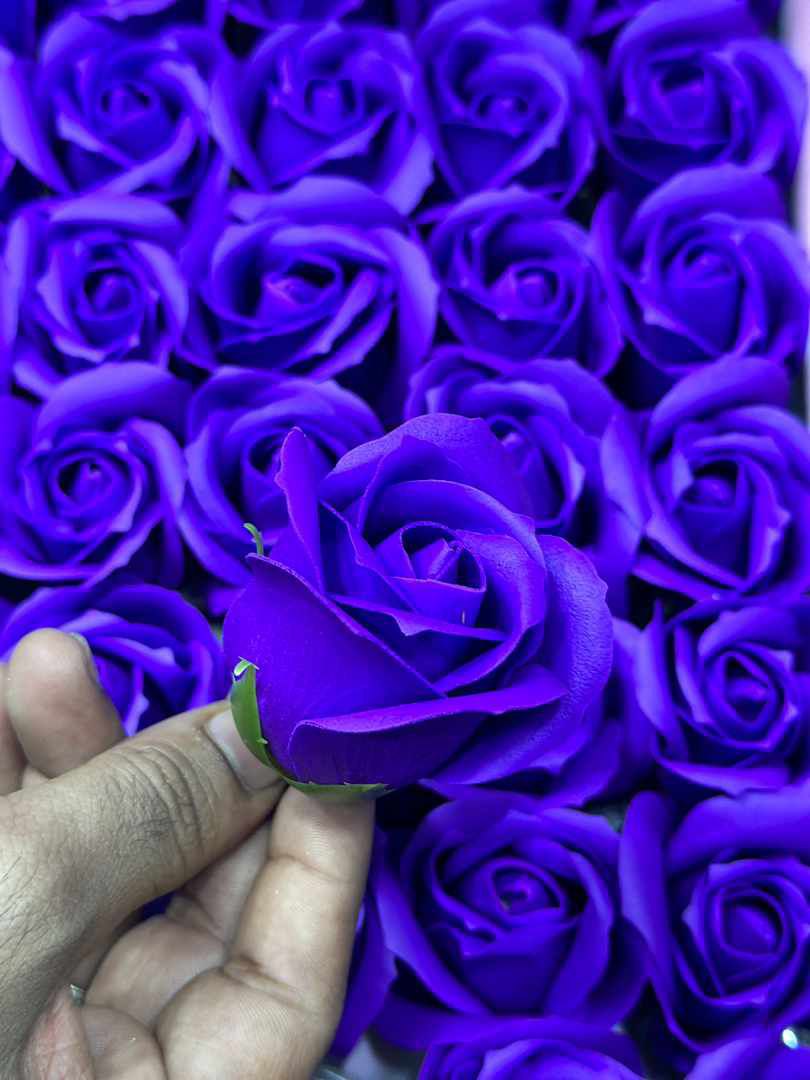 IMPORTED SCENTED ROSES FLOWER 50pcs Gift Box Rose Soap Flowers Head Foam Soap Roses in Box