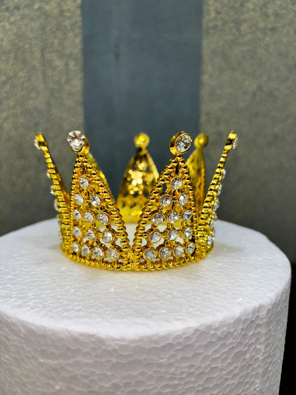 MEDIUM CAKE CROWN