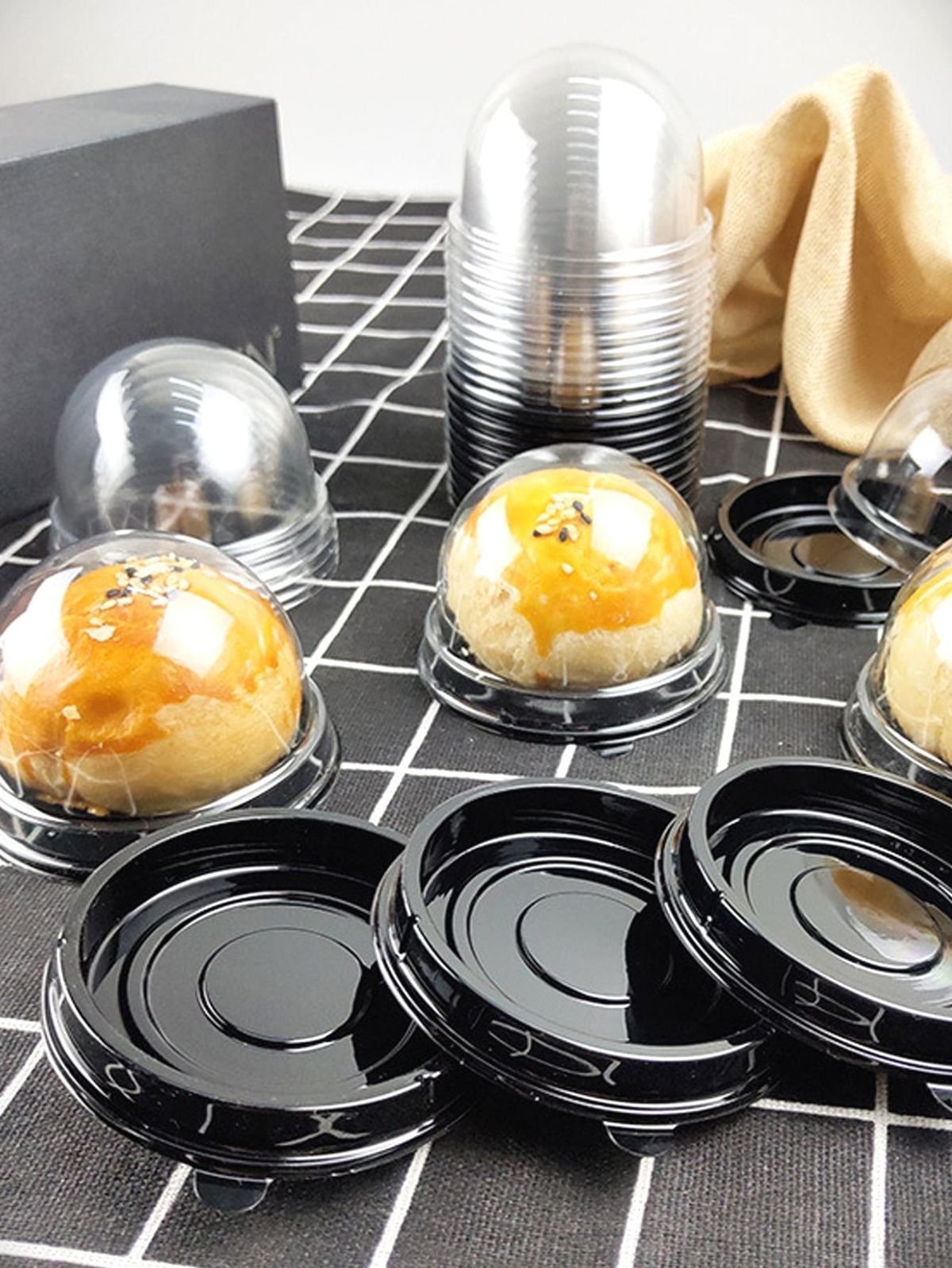 DOME CONTAINER Golden & Black
